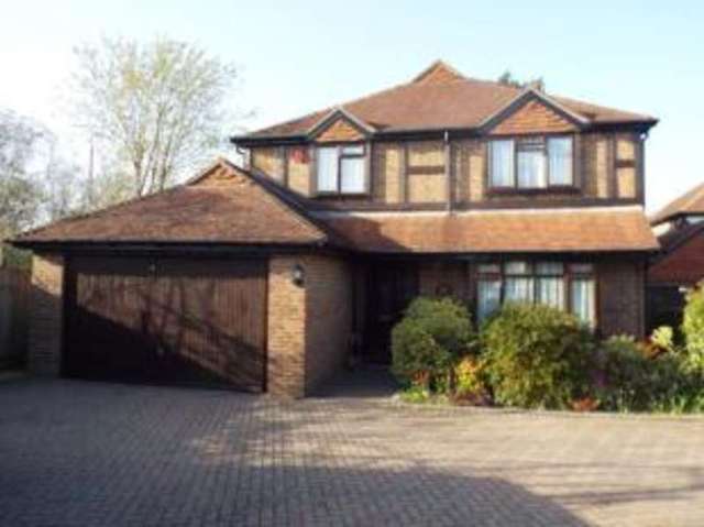  Image of 4 bedroom Detached house for sale in Farleigh Road Warlingham CR6 at Warlingham Surrey Warlingham, CR6 9EJ