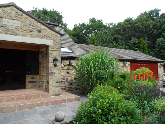  Image of 5 bedroom Detached house to rent in Clara Drive Calverley Pudsey LS28 at Clara Drive Calverley Pudsey, LS28 5QP