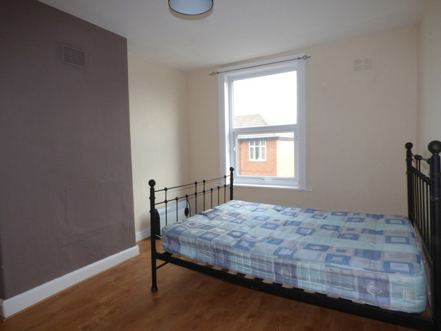  Image of 2 bedroom Terraced house to rent in Firth Mount Beeston Leeds LS11 at Firth Mount Beeston Leeds, LS11 7HP