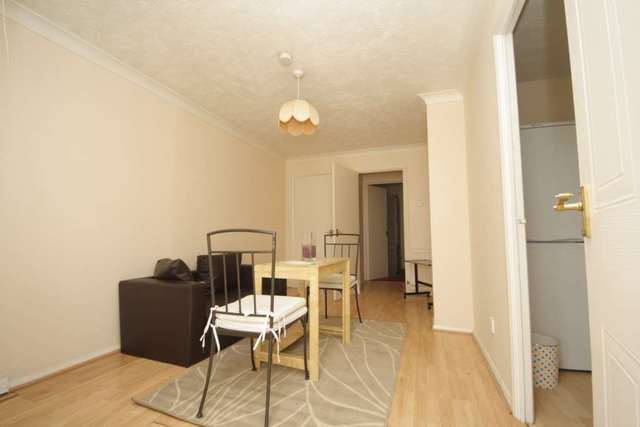  Image of 1 bedroom Flat to rent in Franklin Way Croydon CR0 at Franklin Way Croydon Croydon, CR0 4UX
