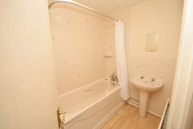  Image of 1 bedroom Flat to rent in Franklin Way Croydon CR0 at Franklin Way Croydon Croydon, CR0 4UX