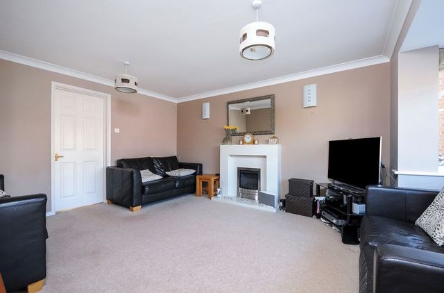  Image of 4 bedroom Detached house for sale in Gibson Close Abingdon OX14 at Gibson Close  Abingdon, OX14 1XS