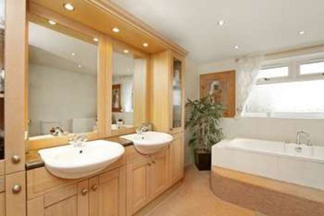  Image of 5 bedroom Detached house for sale in Glentham Market Rasen LN8 at Glentham Market Rasen, LN8 2AF