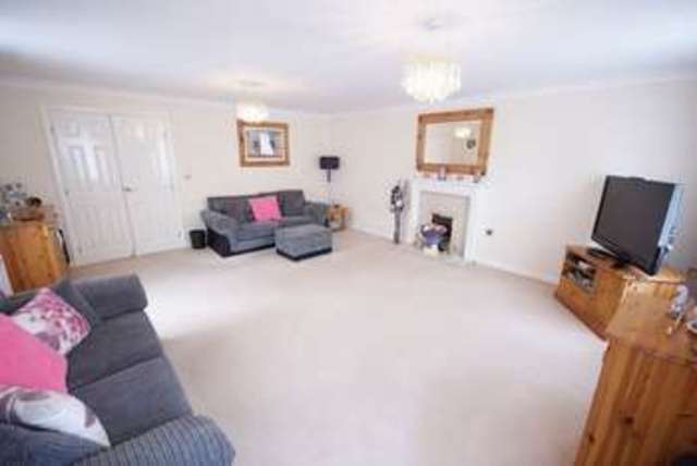  Image of 5 bedroom Detached house for sale in Grayson Close Lee-on-the-Solent PO13 at Grayson Close  Lee-On-The-Solent, PO13 8BH