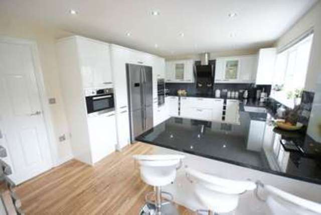  Image of 5 bedroom Detached house for sale in Grayson Close Lee-on-the-Solent PO13 at Grayson Close  Lee-On-The-Solent, PO13 8BH