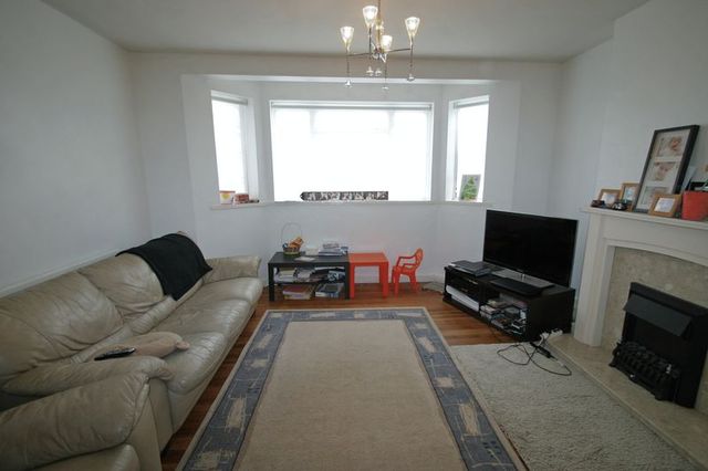  Image of 2 bedroom Houses for sale in Green Lanes London N21 at Green Lanes Winchmore Hill Winchmore Hill, N21 3RL