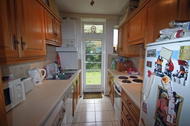  Image of 2 bedroom Houses for sale in Green Lanes London N21 at Green Lanes Winchmore Hill Winchmore Hill, N21 3RL