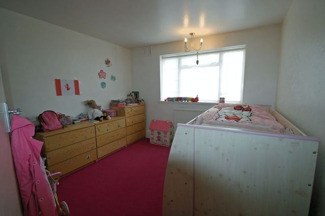  Image of 2 bedroom Houses for sale in Green Lanes London N21 at Green Lanes Winchmore Hill Winchmore Hill, N21 3RL