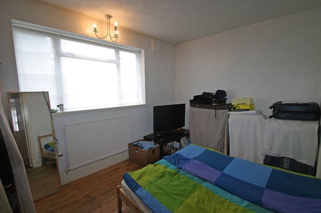  Image of 2 bedroom Houses for sale in Green Lanes London N21 at Green Lanes Winchmore Hill Winchmore Hill, N21 3RL