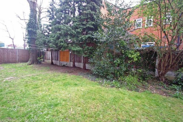  Image of 2 bedroom Houses for sale in Green Lanes London N21 at Green Lanes Winchmore Hill Winchmore Hill, N21 3RL