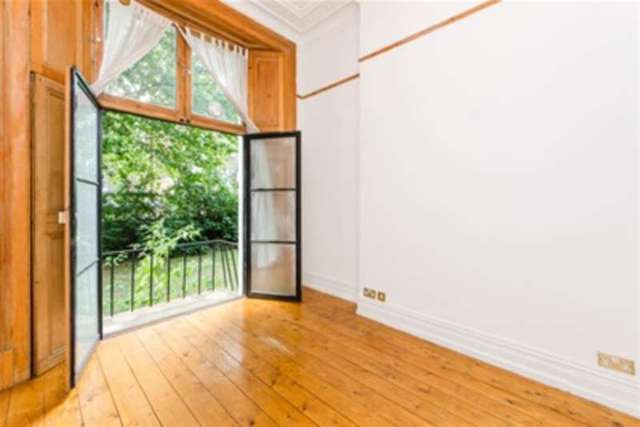  Image of 2 bedroom Flat to rent in Holland Park Gardens London W14 at London, W14 8EA