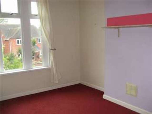  Image of 2 bedroom Flat to rent in Grove Avenue Yeovil BA20 at Grove Avenue  Yeovil, BA20 2BB