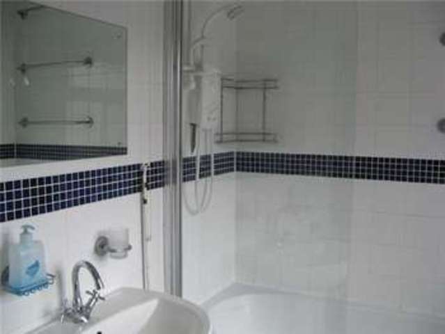  Image of 2 bedroom Flat to rent in Grove Avenue Yeovil BA20 at Grove Avenue  Yeovil, BA20 2BB