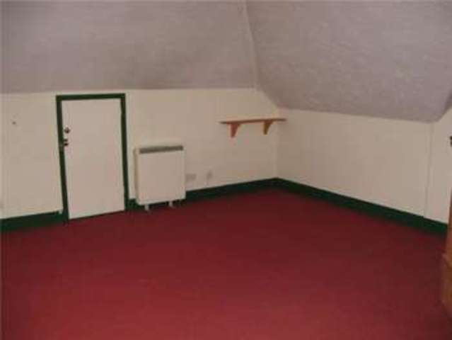  Image of 2 bedroom Flat to rent in Grove Avenue Yeovil BA20 at Grove Avenue  Yeovil, BA20 2BB