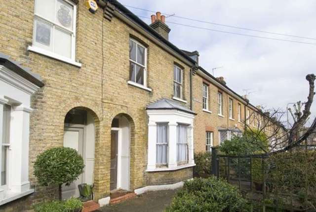  Image of 2 bedroom Terraced house to rent in Grove Cottages Sutherland Road London W4 at Sutherland Road  Chiswick, W4 2QS