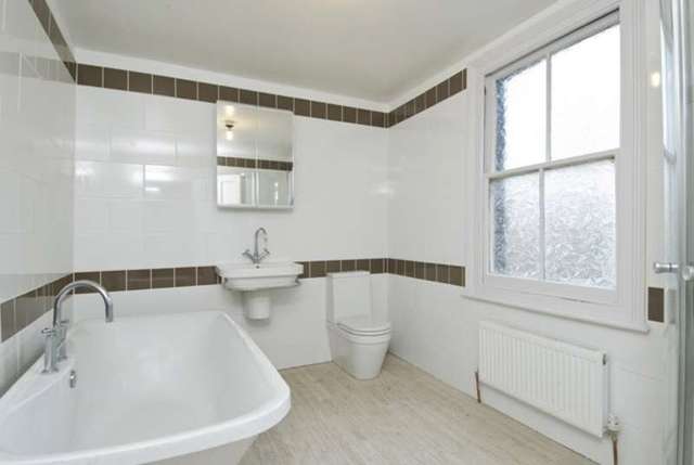  Image of 2 bedroom Terraced house to rent in Grove Cottages Sutherland Road London W4 at Sutherland Road  Chiswick, W4 2QS