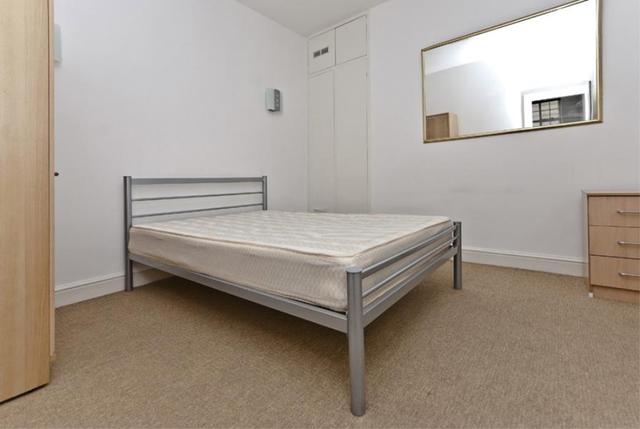  Image of 1 bedroom Flat to rent in Hackney Road London E2 at London, E2 8PR