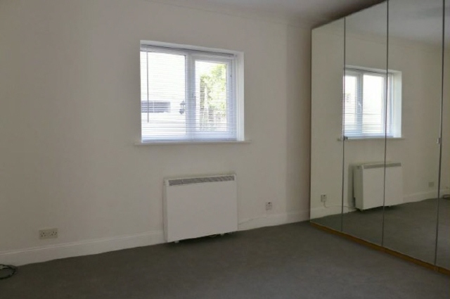  Image of 1 bedroom Bungalow to rent in Leigh Road Havant PO9 at 19 Leigh Road Havant Not specified, PO9 2ET