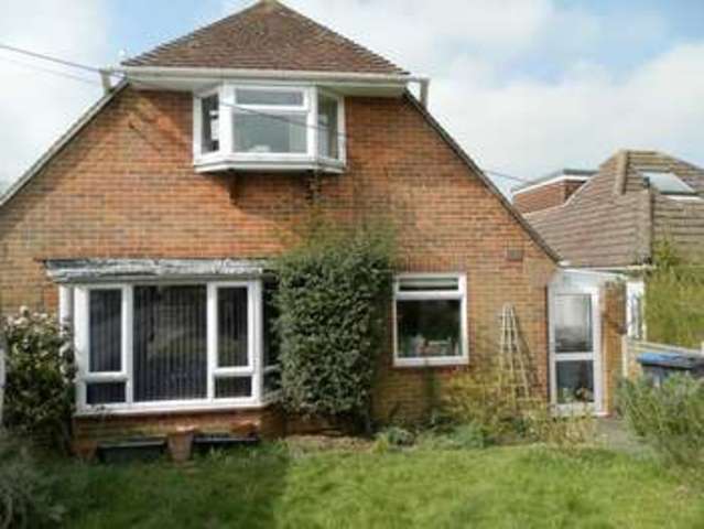  Image of 3 bedroom Bungalow to rent in Hazelhurst Crescent Findon Valley Worthing BN14 at Hazelhurst Crescent  Findon Valley, BN14 0HW