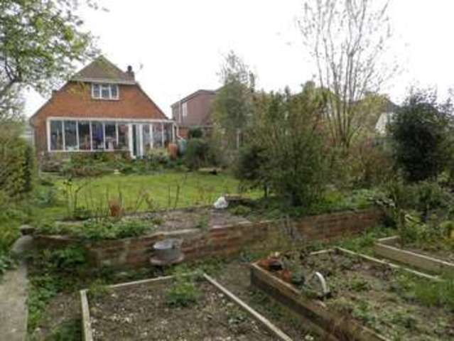  Image of 3 bedroom Bungalow to rent in Hazelhurst Crescent Findon Valley Worthing BN14 at Hazelhurst Crescent  Findon Valley, BN14 0HW
