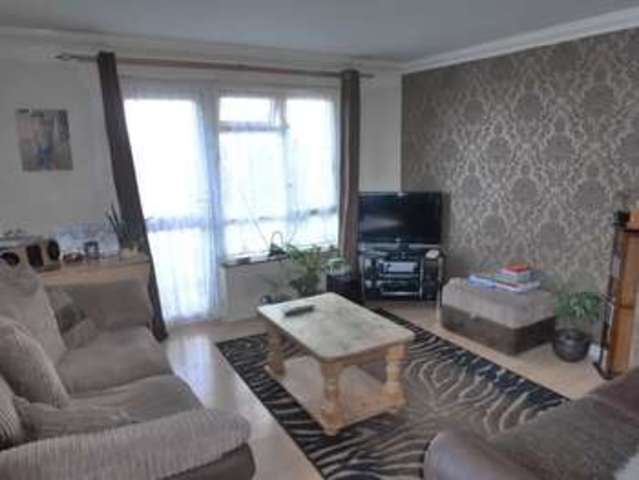  Image of 2 bedroom Flat for sale in Heather Way Selsdon South Croydon CR2 at South Croydon Selsdon, CR2 8HN