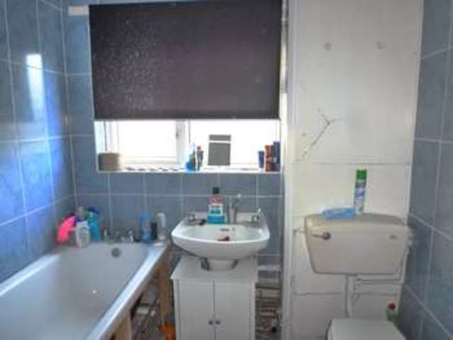  Image of 2 bedroom Flat for sale in Heather Way Selsdon South Croydon CR2 at South Croydon Selsdon, CR2 8HN