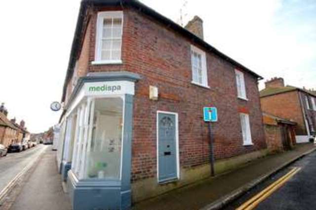  Image of 1 bedroom Flat to rent in High Street Markyate St. Albans AL3 at High Street Markyate St. Albans, AL3 8HZ