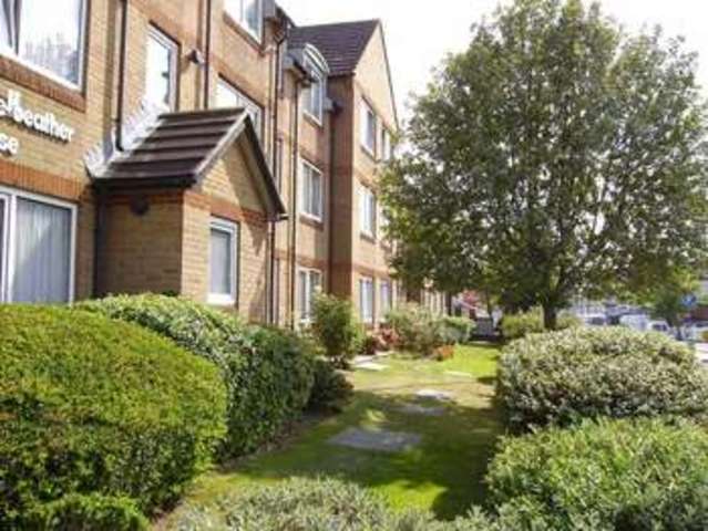  Image of 1 bedroom Retirement Property for sale in Beehive Lane Ilford IG4 at 128 Beehive Lane Redbridge Ilford, IG4 5EF