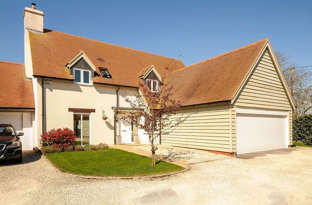  Image of 4 bedroom Detached house for sale in Howard Cornish Road Marcham Abingdon OX13 at Howard Cornish Road Marcham Abingdon, OX13 6PU