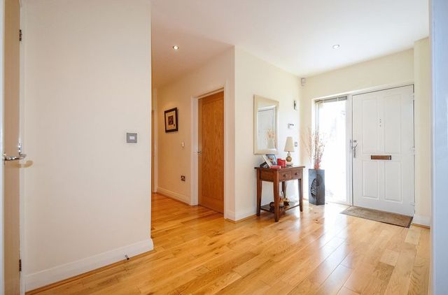  Image of 4 bedroom Detached house for sale in Howard Cornish Road Marcham Abingdon OX13 at Howard Cornish Road Marcham Abingdon, OX13 6PU