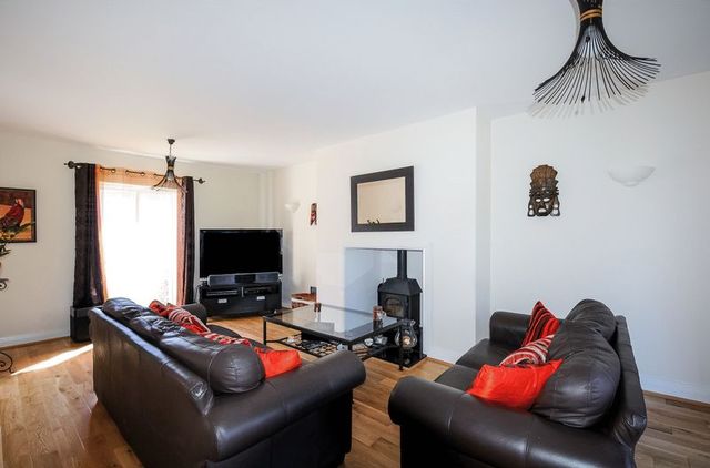  Image of 4 bedroom Detached house for sale in Howard Cornish Road Marcham Abingdon OX13 at Howard Cornish Road Marcham Abingdon, OX13 6PU