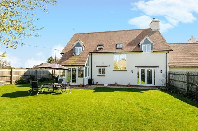  Image of 4 bedroom Detached house for sale in Howard Cornish Road Marcham Abingdon OX13 at Howard Cornish Road Marcham Abingdon, OX13 6PU