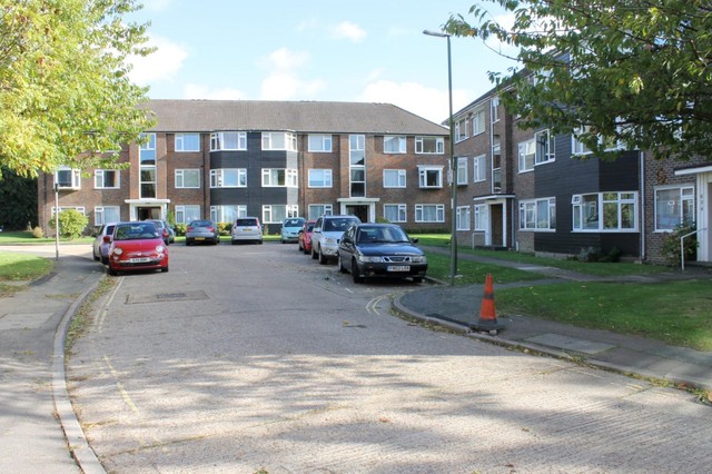  Image of 2 bedroom Flat to rent in Hurst Court Horsham RH12 at Hurst Road  Horsham, RH12 2EN