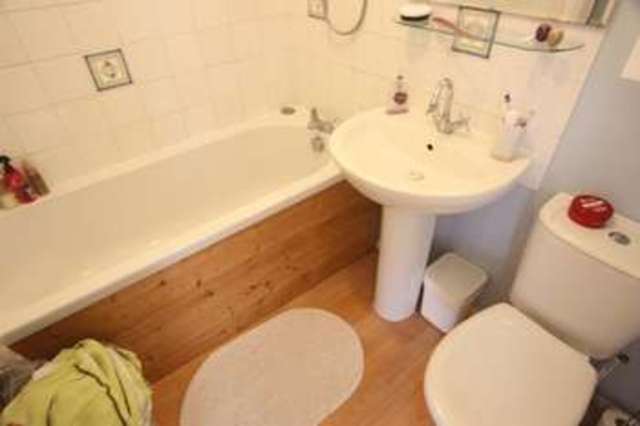  Image of 1 bedroom Flat to rent in Huxley Close Northolt UB5 at Huxley Close  Northolt, UB5 5UA