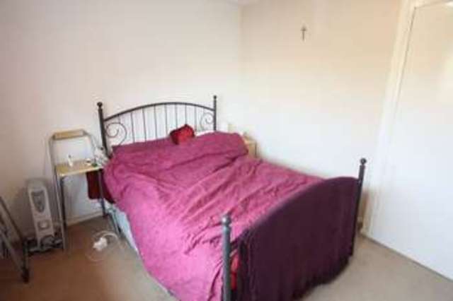  Image of 1 bedroom Flat to rent in Huxley Close Northolt UB5 at Huxley Close  Northolt, UB5 5UA