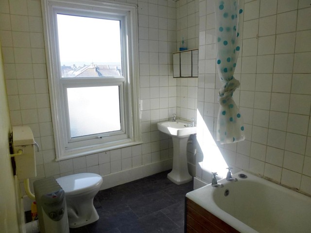  Image of 1 bedroom Flat to rent in Hyde Gardens Eastbourne BN21 at Eastbourne, BN21 4PN