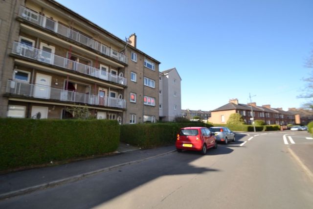  Image of 3 bedroom Flat to rent in Kirkoswald Road Glasgow G43 at Mansewood Glasgow Glasgow, G43 2YH