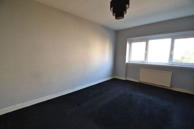  Image of 3 bedroom Flat to rent in Kirkoswald Road Glasgow G43 at Mansewood Glasgow Glasgow, G43 2YH