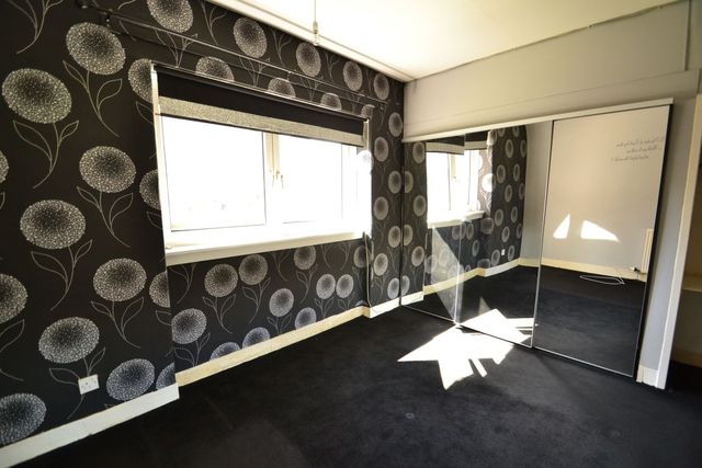  Image of 3 bedroom Flat to rent in Kirkoswald Road Glasgow G43 at Mansewood Glasgow Glasgow, G43 2YH