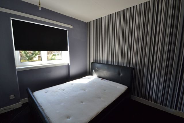  Image of 3 bedroom Flat to rent in Kirkoswald Road Glasgow G43 at Mansewood Glasgow Glasgow, G43 2YH