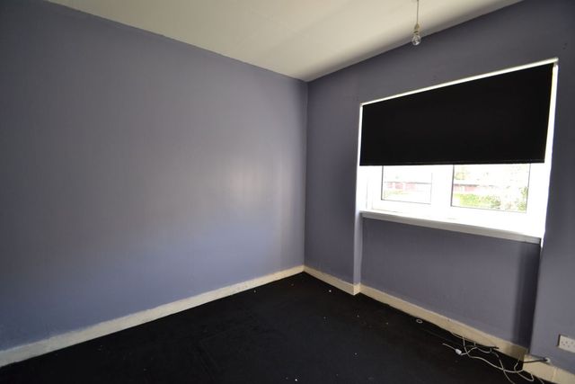  Image of 3 bedroom Flat to rent in Kirkoswald Road Glasgow G43 at Mansewood Glasgow Glasgow, G43 2YH