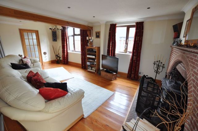  Image of 3 bedroom Detached house for sale in Kitling Greaves Lane Burton-on-Trent DE13 at Kitling Greaves Lane  Burton-On-Trent, DE13 0PA