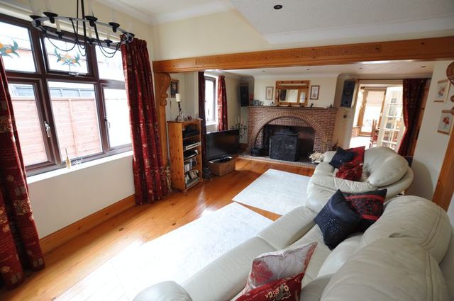  Image of 3 bedroom Detached house for sale in Kitling Greaves Lane Burton-on-Trent DE13 at Kitling Greaves Lane  Burton-On-Trent, DE13 0PA