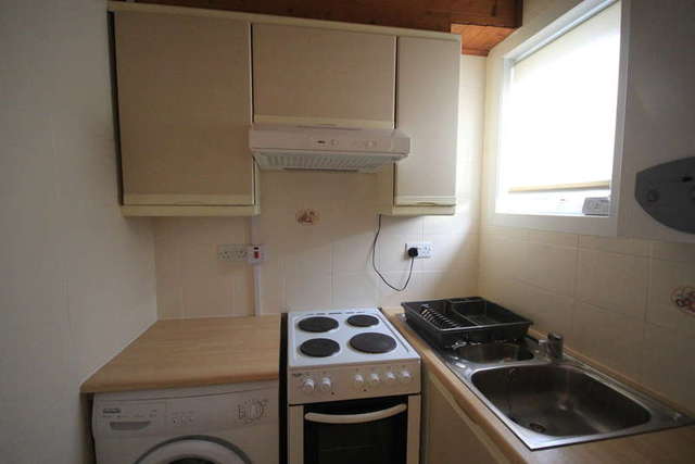  Image of 1 bedroom Flat to rent in Kneesworth Street Royston SG8 at Royston Hertfordshire, SG8 5AH