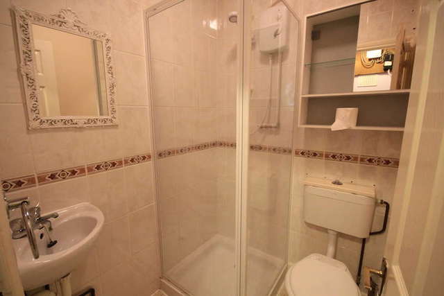  Image of 1 bedroom Flat to rent in Kneesworth Street Royston SG8 at Royston Hertfordshire, SG8 5AH