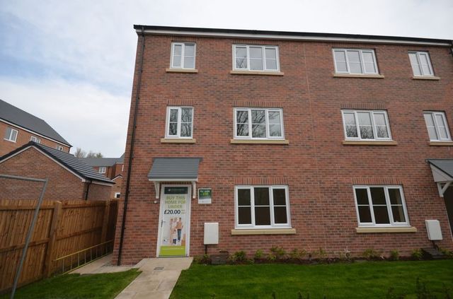  Image of 5 bedroom Detached house for sale in Laburnum Road Blackburn BB1 at Laburnum Walk  Blackburn, BB1 5PY