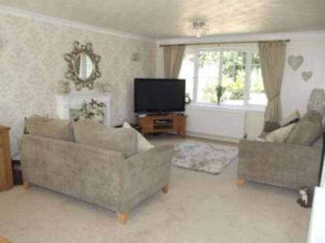  Image of 4 bedroom Detached house for sale in London Road Dunstable LU6 at Dunstable Bedfordshire Dunstable, LU6 3EX