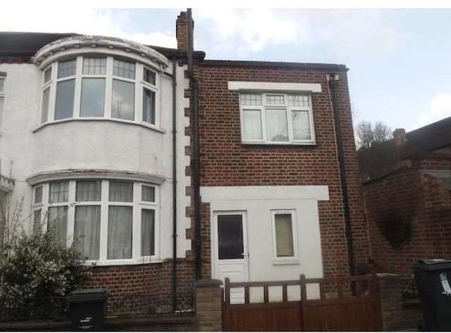  Image of 1 bedroom Flat to rent in Mackie Road London SW2 at Mackie Road Brixton London, SW2 2ED
