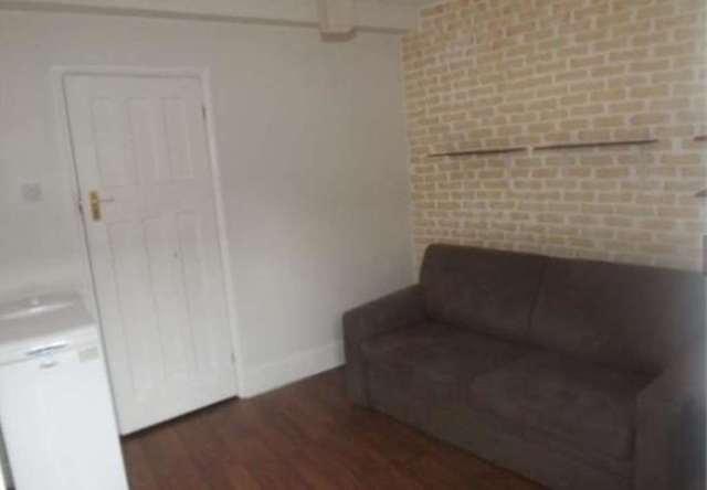  Image of 1 bedroom Flat to rent in Mackie Road London SW2 at Mackie Road Brixton London, SW2 2ED