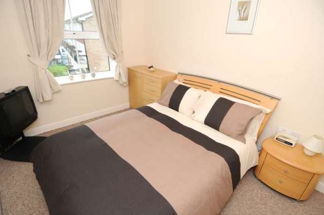  Image of 2 bedroom Apartment to rent in Chapel Road Redhill RH1 at Maple House, Chapel Road  Redhill, RH1 1LA